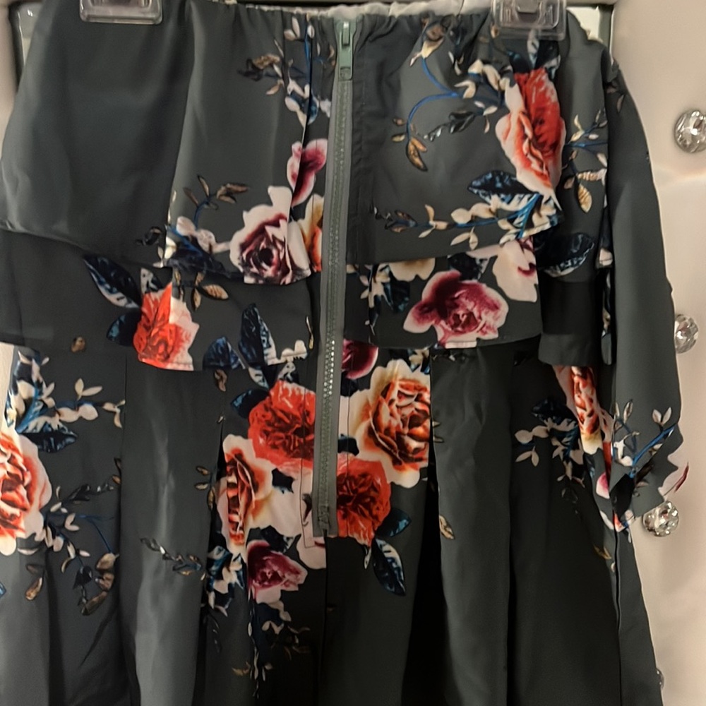 Romper - Picture 2 of 4